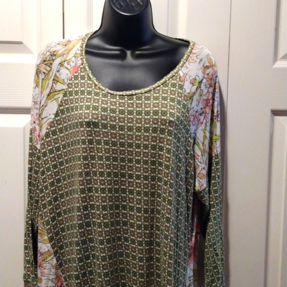 Cato Floral Top 14/16W - Picture 2 of 6